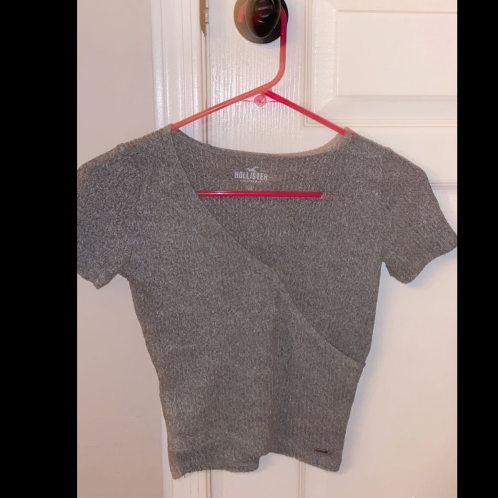 Hollister gray crop top!